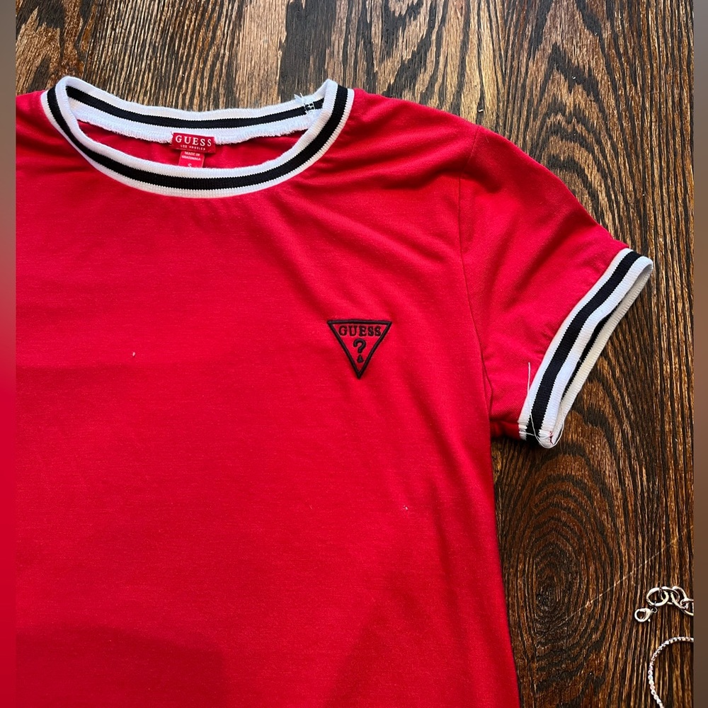 Guess t shirt (with bracelets)